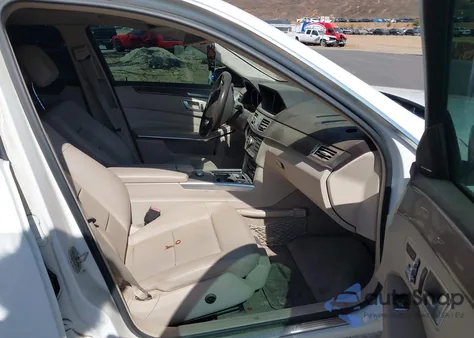 2014 Mercedes-Benz E 350 z USA, uszkodzony, nr VIN WDDHF5KB2EA971960